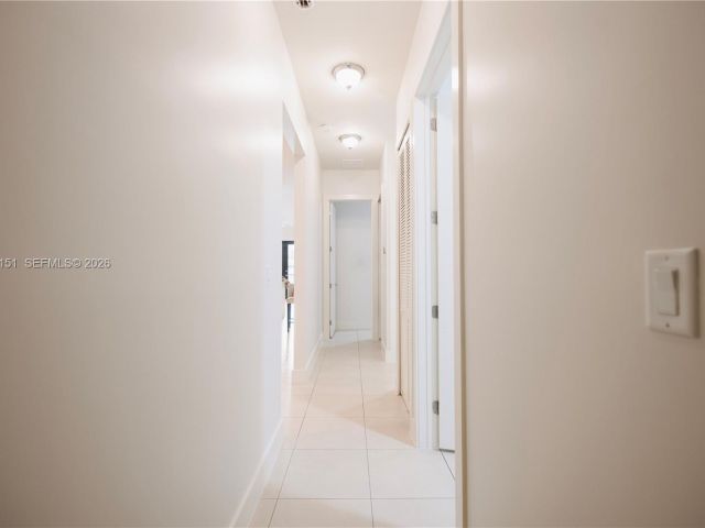 Продажа дома по адресу 2030 SW 60th Ave - фото 7493823