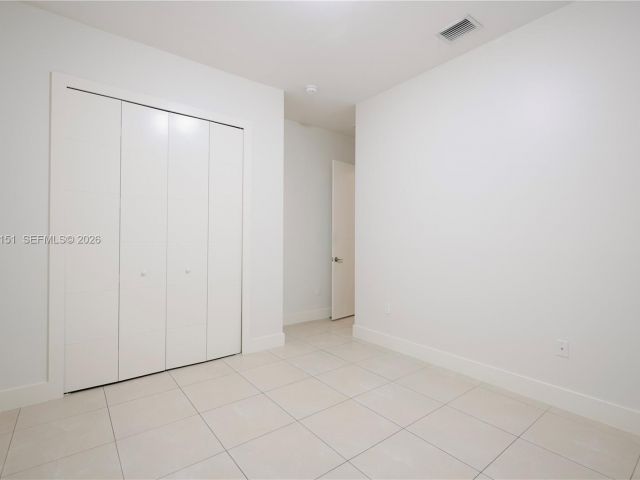 Продажа дома по адресу 2030 SW 60th Ave - фото 7493826