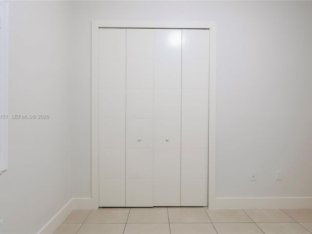 Продажа дома по адресу 2030 SW 60th Ave - фото 7493827