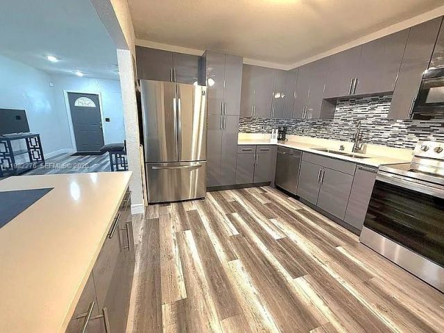 Продажа дома по адресу 521 E Evanston Cir - фото 7481612