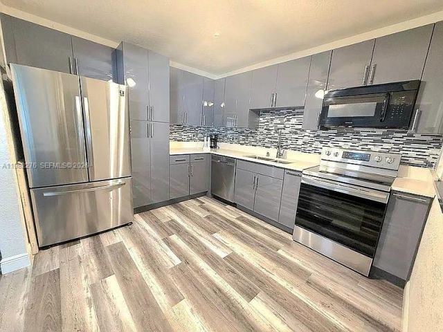 Продажа дома по адресу 521 E Evanston Cir - фото 7481614