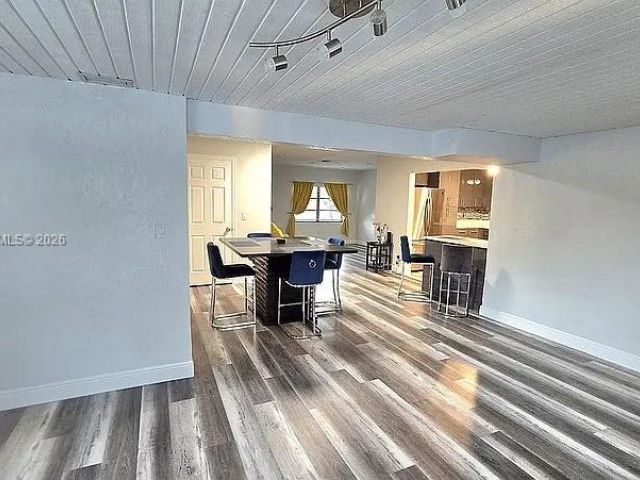 Продажа дома по адресу 521 E Evanston Cir - фото 7481616