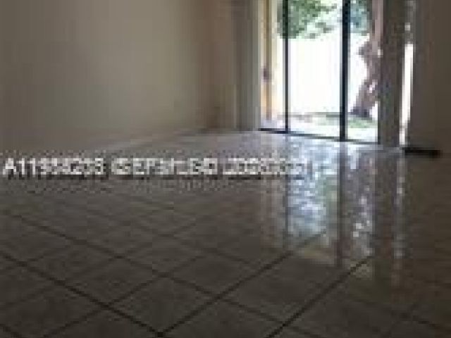 Дом в аренду по адресу 10060 NW 9th St Cir 4 - фото 7466356