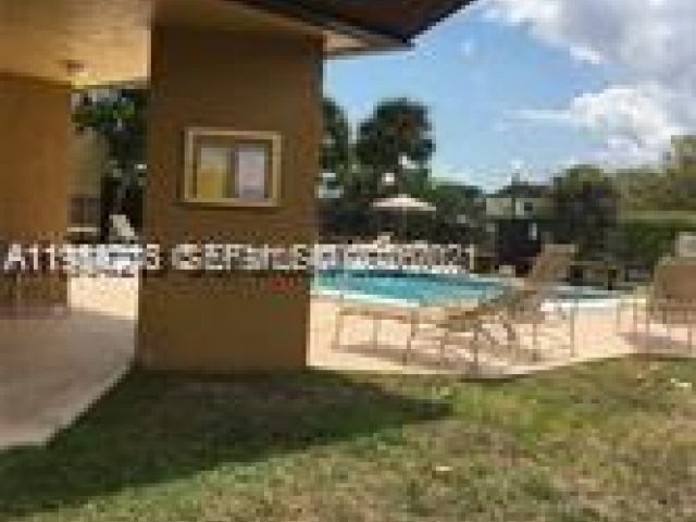 Дом в аренду по адресу 10060 NW 9th St Cir 4 - фото 7466373