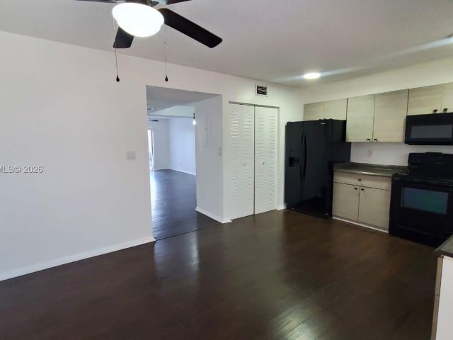 Дом в аренду по адресу 12266 NW 10th St 0 - фото 7454405