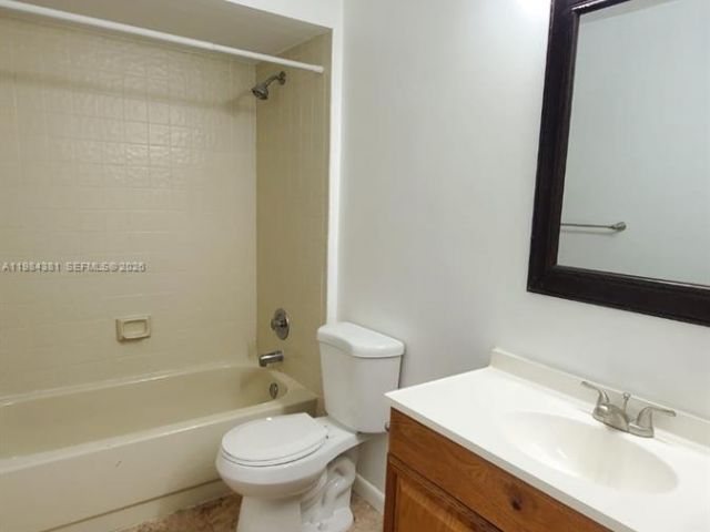 Дом в аренду по адресу 12266 NW 10th St 0 - фото 7454406