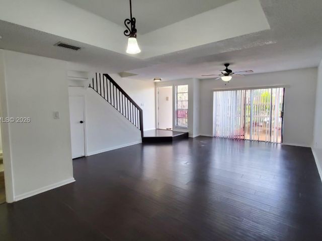 Дом в аренду по адресу 12266 NW 10th St 0 - фото 7454407