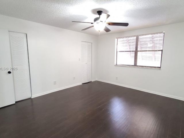 Дом в аренду по адресу 12266 NW 10th St 0 - фото 7454408