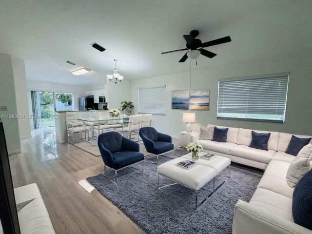 Дом в аренду по адресу 20874 NW 2nd St - фото 7454386