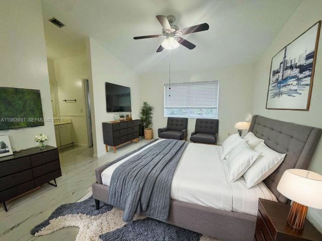 Дом в аренду по адресу 20874 NW 2nd St - фото 7454389