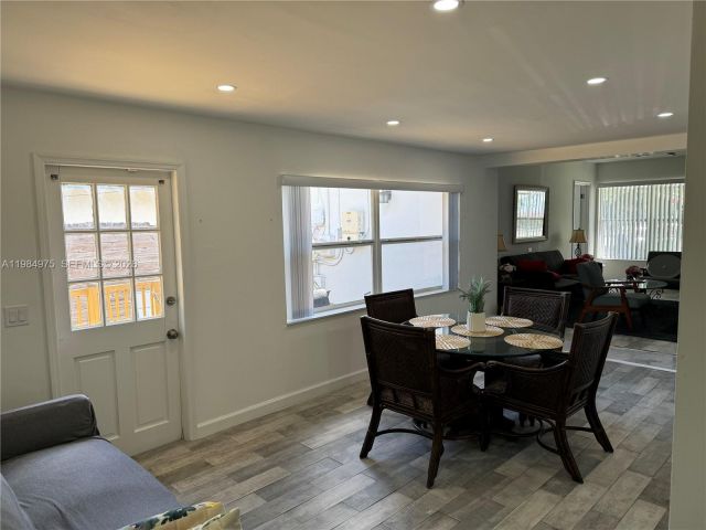 Дом в аренду по адресу 2247 Jackson St - фото 7472153