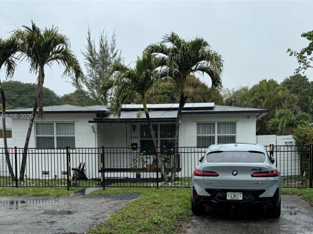 Дом в аренду по адресу 2247 Jackson St - фото 7472155