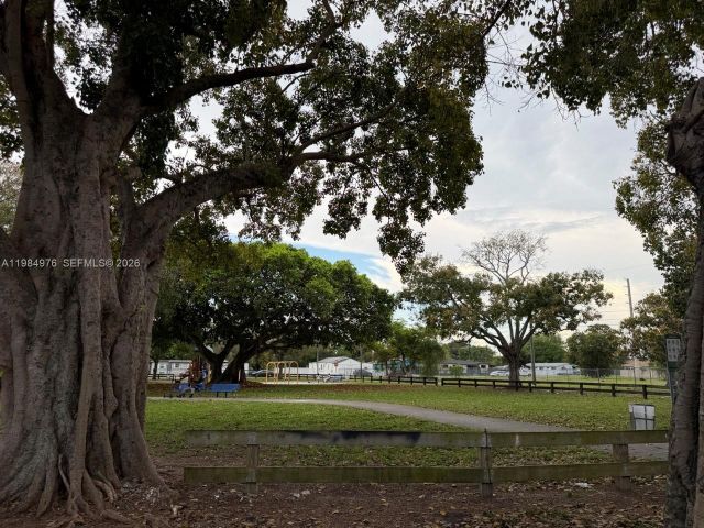 Дом в аренду по адресу 2335 NW 68th St 1 FRONT - фото 7463350