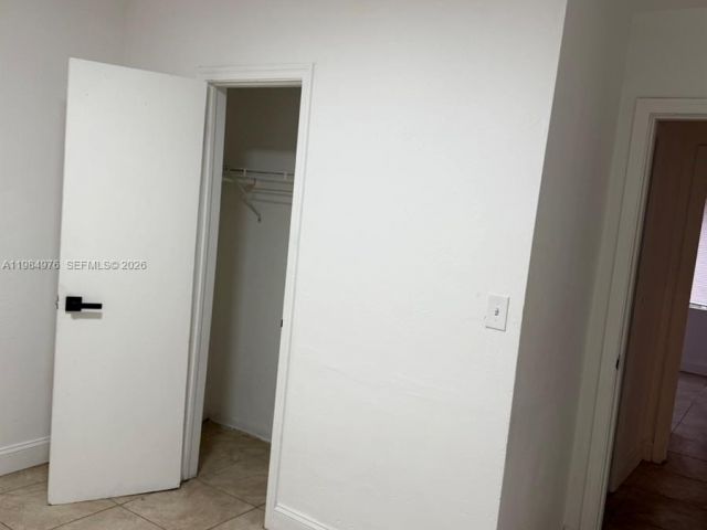 Дом в аренду по адресу 2335 NW 68th St 1 FRONT - фото 7463352