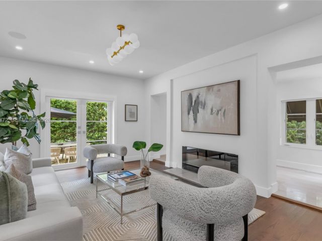 Продажа дома по адресу 1222 Cortez St - фото 7512833