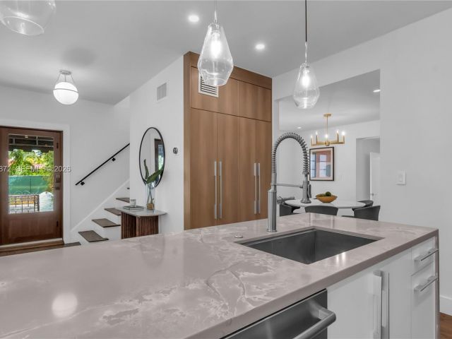 Продажа дома по адресу 1222 Cortez St - фото 7512838