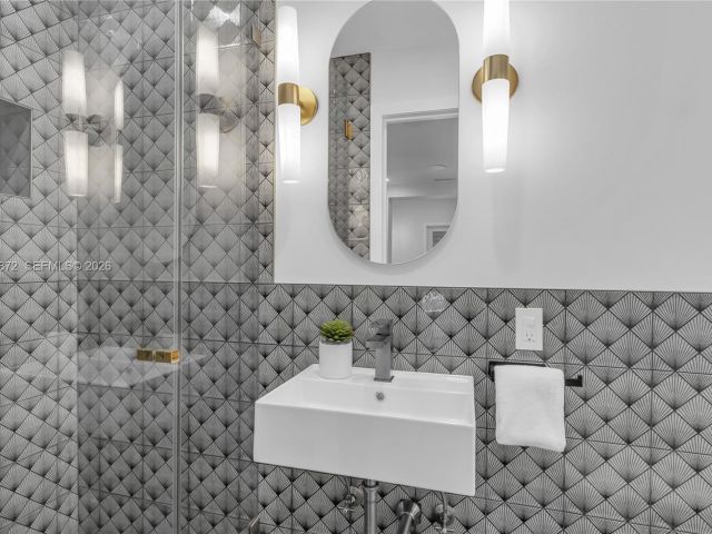 Продажа дома по адресу 1222 Cortez St - фото 7512842