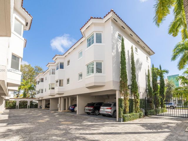 Продажа дома по адресу 261 Navarre Ave B-1 - фото 7470553