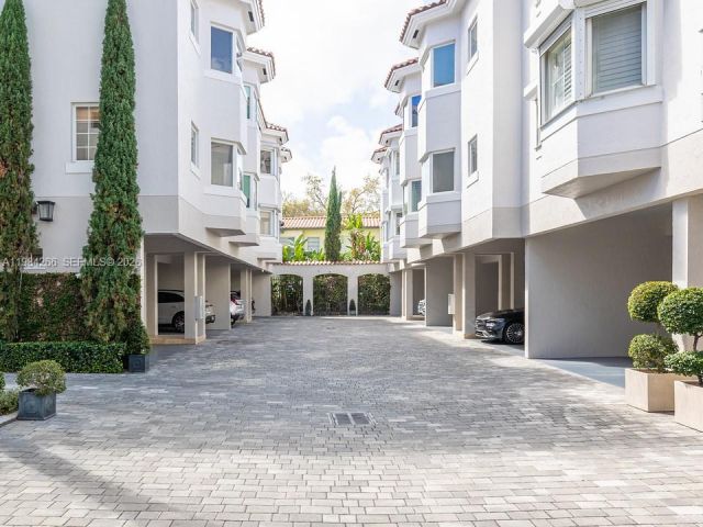 Продажа дома по адресу 261 Navarre Ave B-1 - фото 7470554