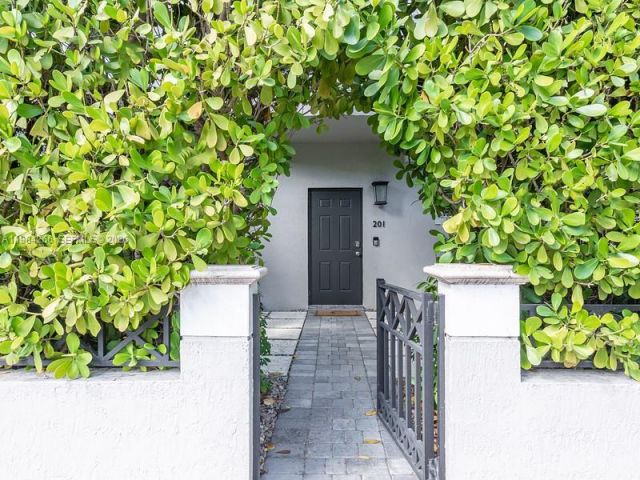 Продажа дома по адресу 261 Navarre Ave B-1 - фото 7470557