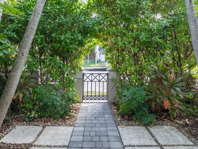 Продажа дома по адресу 261 Navarre Ave B-1 - фото 7470558