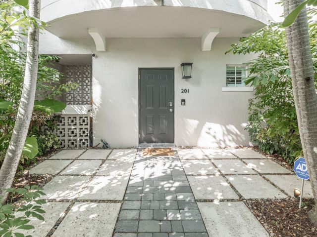 Продажа дома по адресу 261 Navarre Ave B-1 - фото 7470559