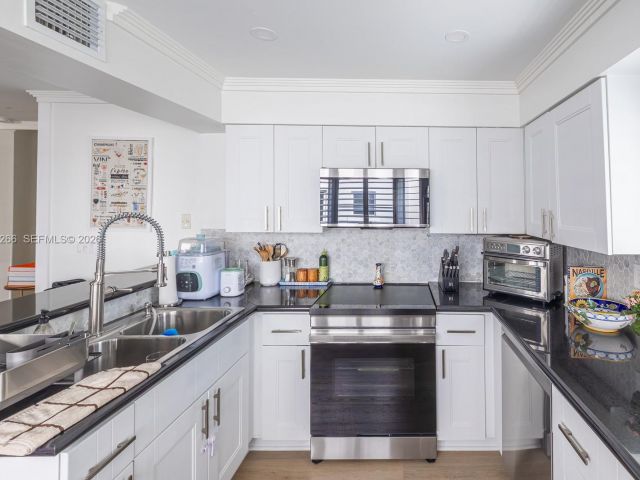 Продажа дома по адресу 261 Navarre Ave B-1 - фото 7470568