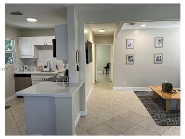 Дом в аренду по адресу 2415 Grant St - фото 7472400