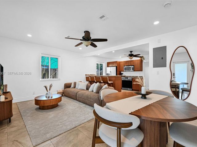 Продажа дома по адресу 1328 N Andrews Ave - фото 7481795