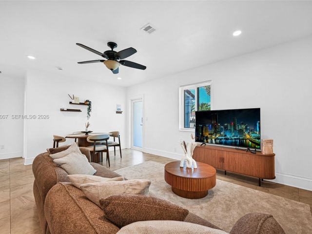 Продажа дома по адресу 1328 N Andrews Ave - фото 7481796