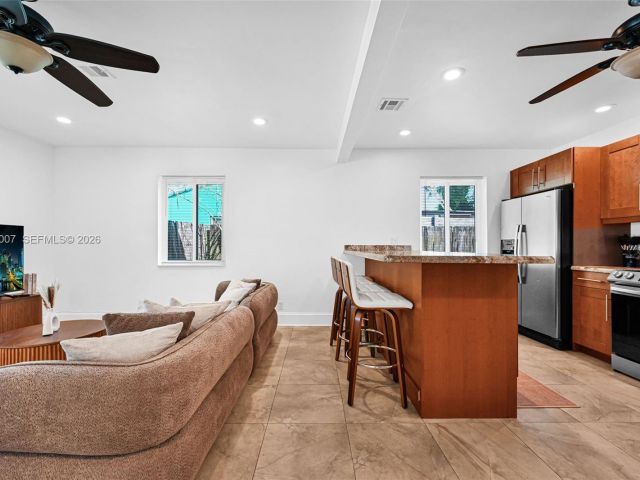 Продажа дома по адресу 1328 N Andrews Ave - фото 7481797