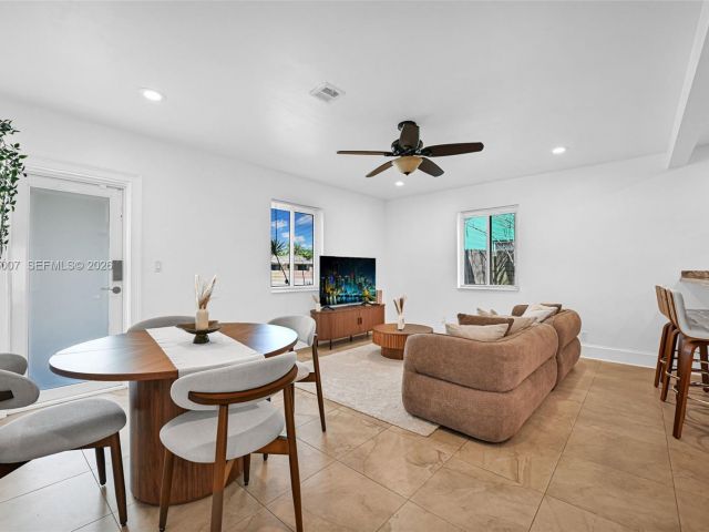 Продажа дома по адресу 1328 N Andrews Ave - фото 7481798