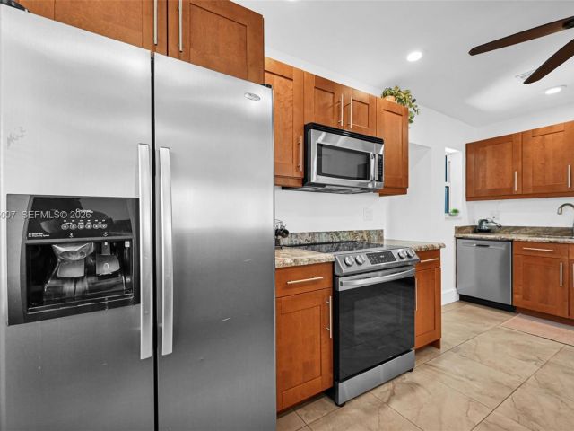 Продажа дома по адресу 1328 N Andrews Ave - фото 7481804