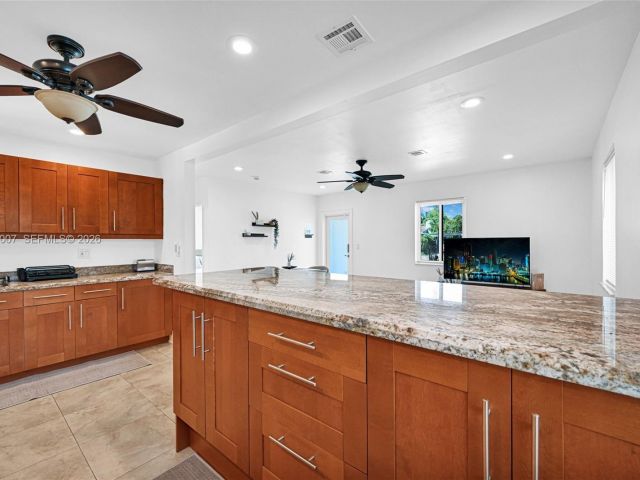 Продажа дома по адресу 1328 N Andrews Ave - фото 7481805