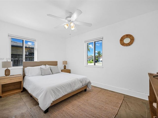 Продажа дома по адресу 1328 N Andrews Ave - фото 7481807