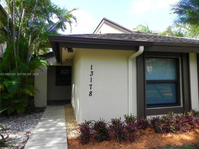 Дом в аренду по адресу 13178 SW 91st Pl 13178 - фото 7465900