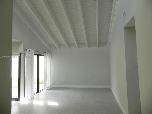 Дом в аренду по адресу 13178 SW 91st Pl 13178 - фото 7465901