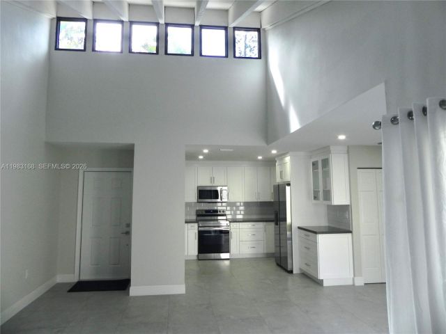 Дом в аренду по адресу 13178 SW 91st Pl 13178 - фото 7465902