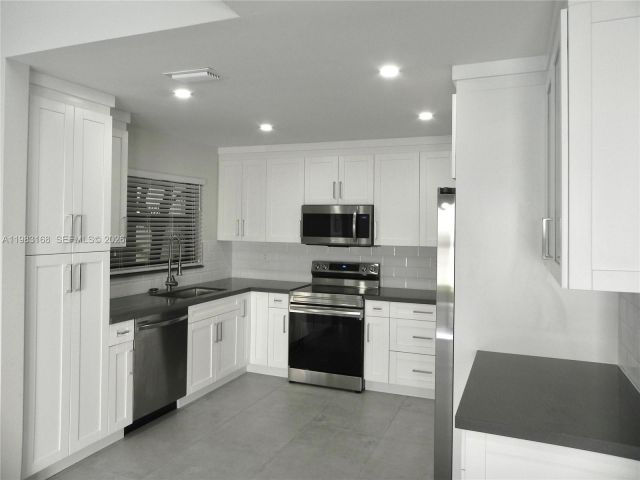 Дом в аренду по адресу 13178 SW 91st Pl 13178 - фото 7465904