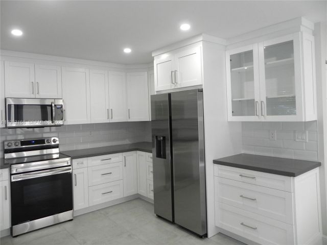 Дом в аренду по адресу 13178 SW 91st Pl 13178 - фото 7465905