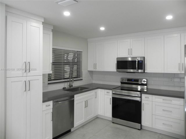 Дом в аренду по адресу 13178 SW 91st Pl 13178 - фото 7465906