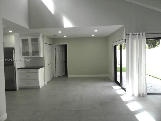 Дом в аренду по адресу 13178 SW 91st Pl 13178 - фото 7465908