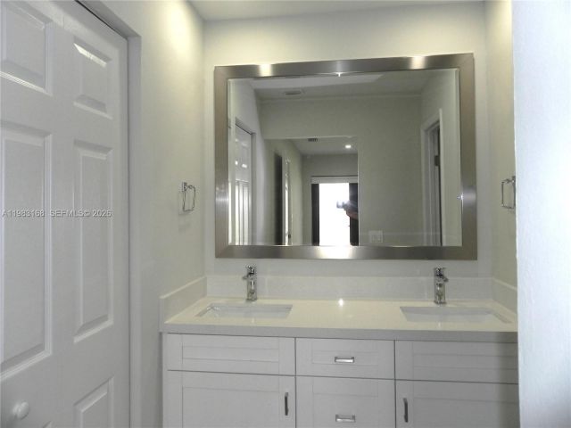 Дом в аренду по адресу 13178 SW 91st Pl 13178 - фото 7465909