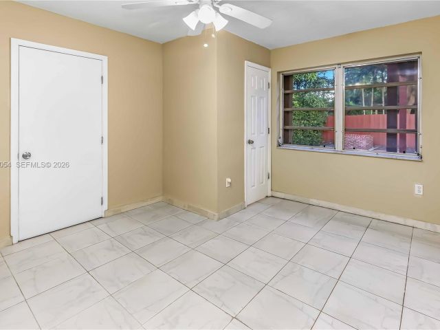 Дом в аренду по адресу 1015 Cortez St - фото 7470470