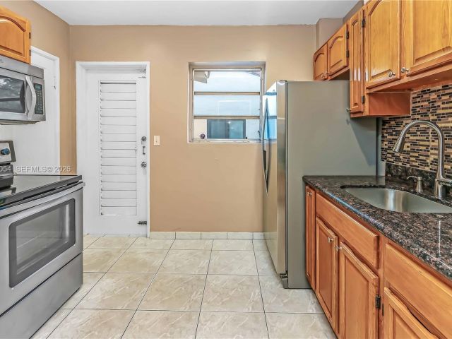 Дом в аренду по адресу 1015 Cortez St - фото 7470472