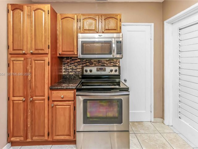 Дом в аренду по адресу 1015 Cortez St - фото 7470473