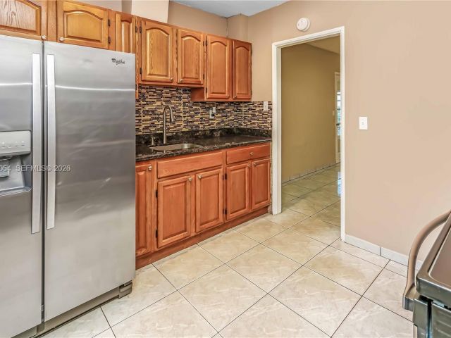 Дом в аренду по адресу 1015 Cortez St - фото 7470474