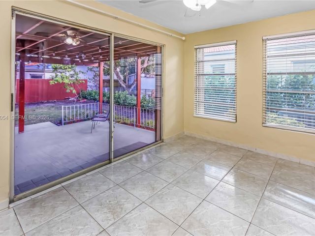 Дом в аренду по адресу 1015 Cortez St - фото 7470475