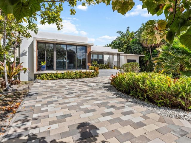 Продажа дома по адресу 1845 NE 124th St - фото 7529134