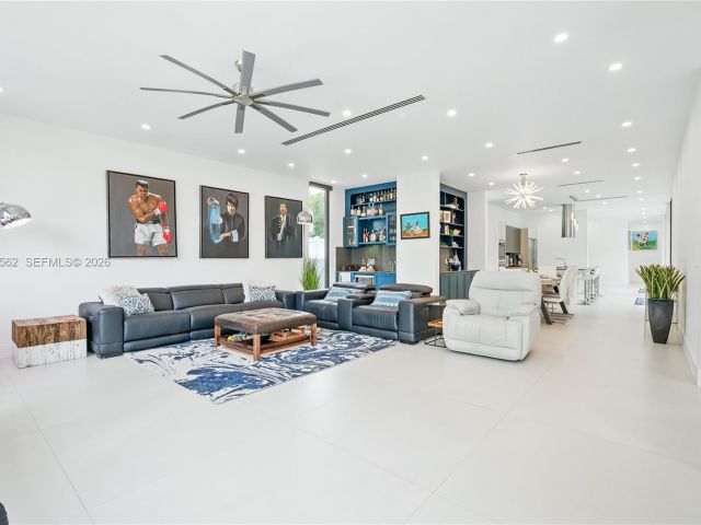 Продажа дома по адресу 1845 NE 124th St - фото 7529141